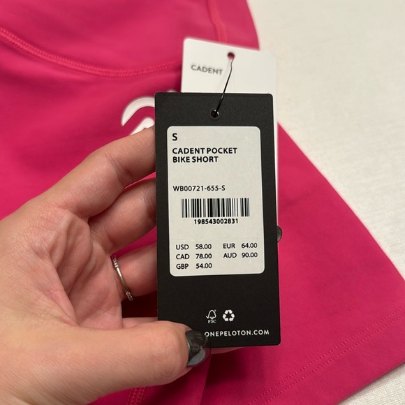 19. NWT Peloton Cadent Pocket Bike Short Very Berry - Picture 4 of 4